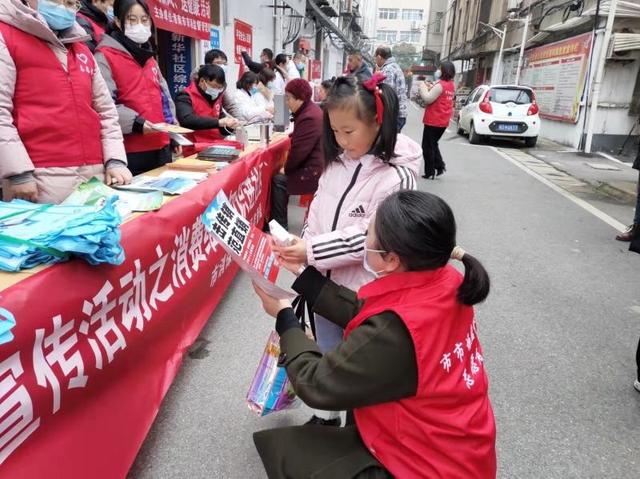 淮南市市局节后及时开展打击传销进社区宣传活动